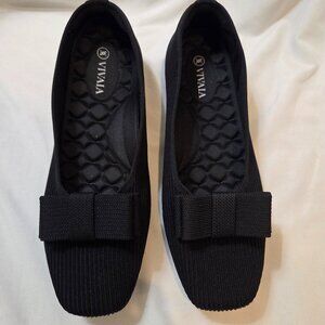 Vivaia Margot Walker with removable bows